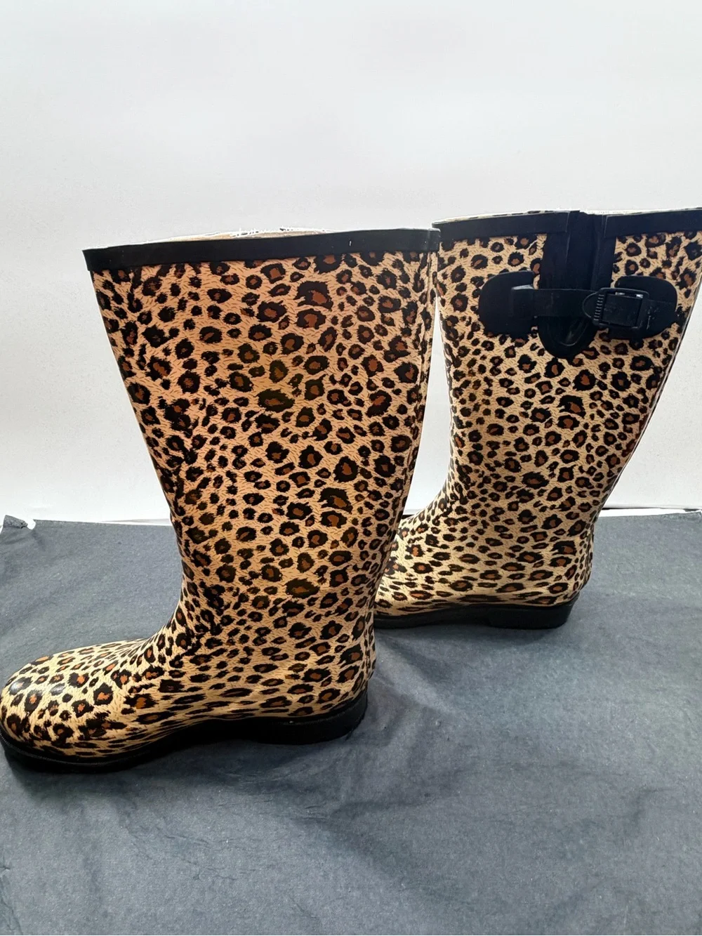 EUC Binger Cheetah Rain Boots